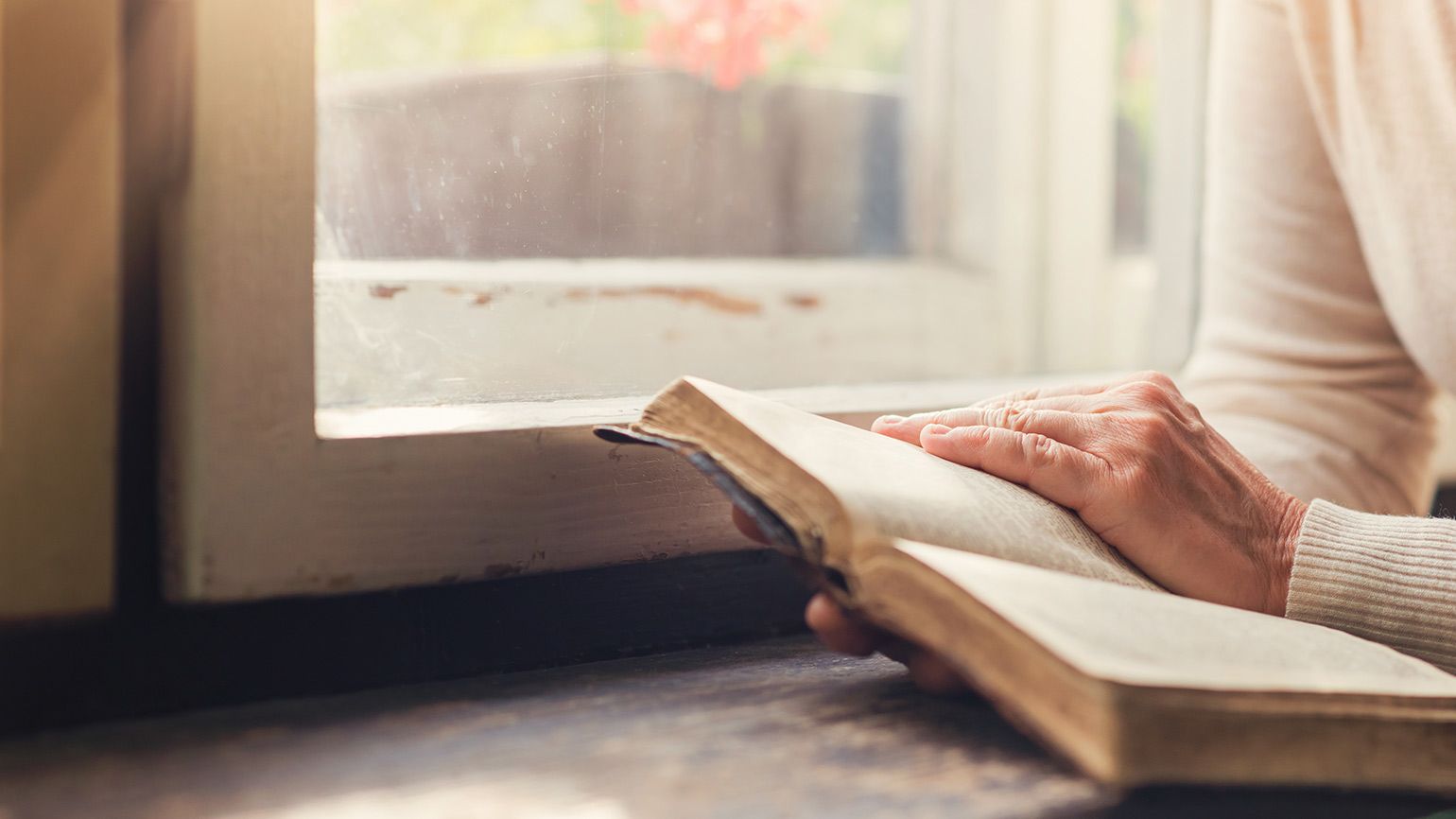 7 Encouraging Bible Verses for Dementia Caregivers