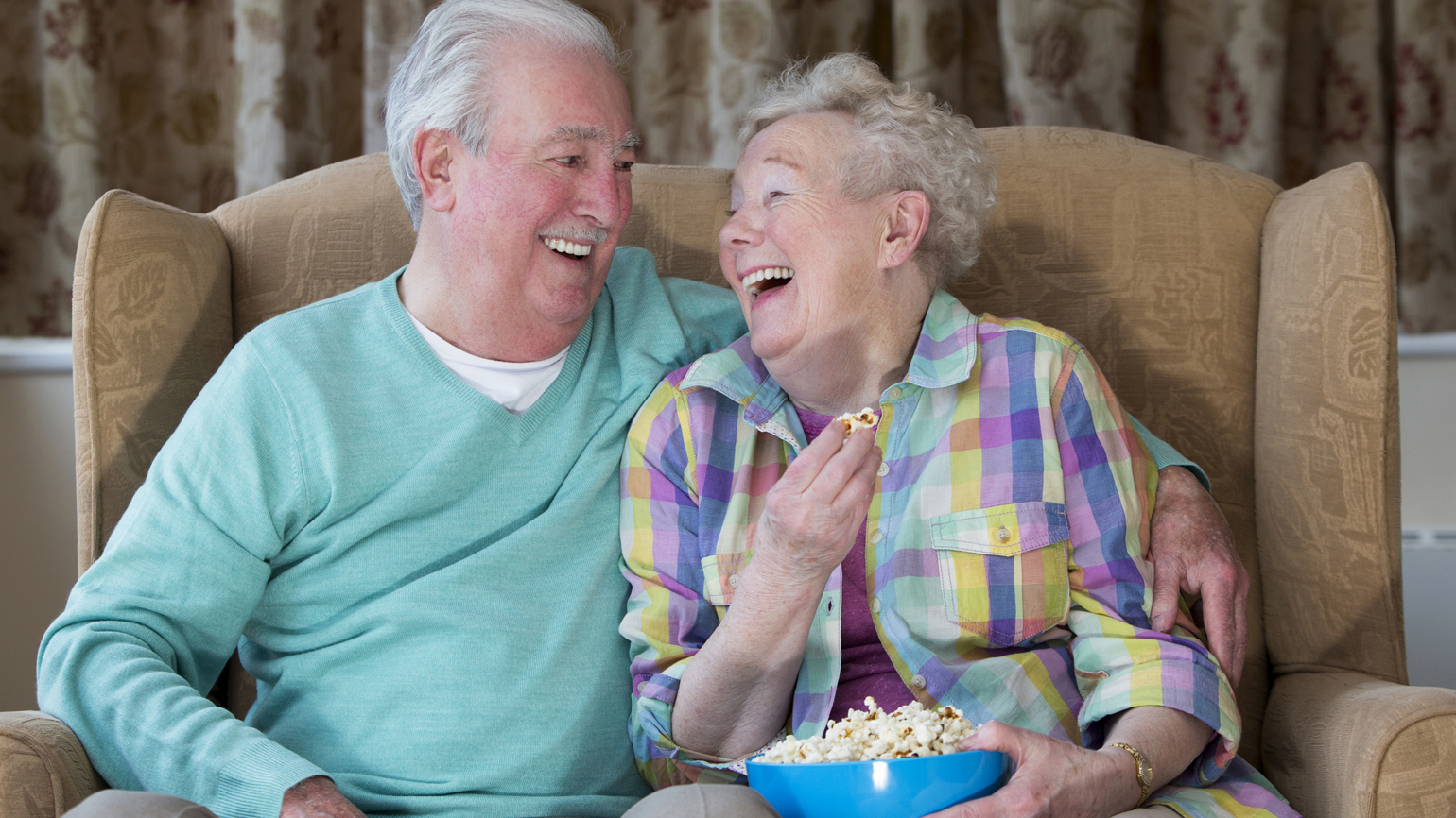 5 Evening Activities for Someone with Dementia